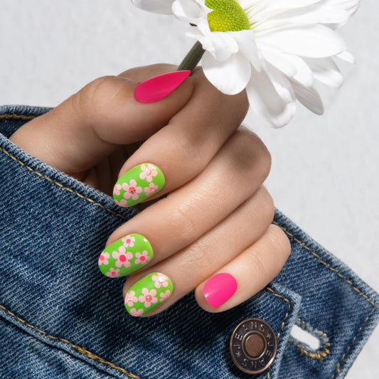 You Made My Daisy - Short Oval Cosverra Press On Manicure